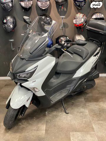 מודעת רכב סאן יאנג ג'וי-מקס Z-300