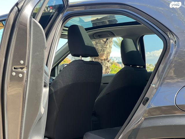 טויוטה יאריס קרוס