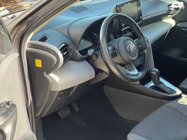 טויוטה יאריס קרוס