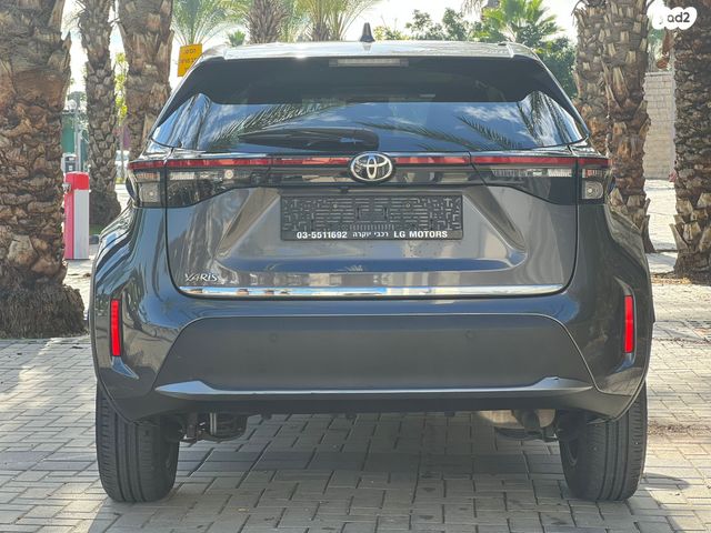 טויוטה יאריס קרוס