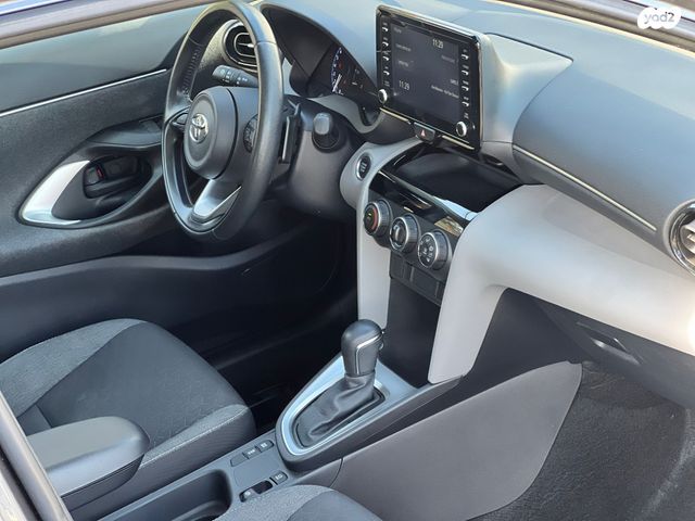 טויוטה יאריס קרוס