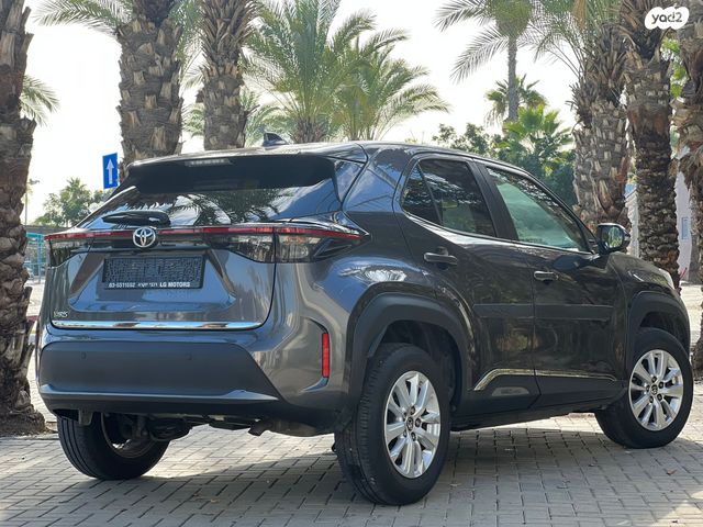 טויוטה יאריס קרוס