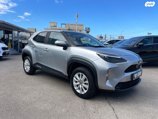 טויוטה יאריס קרוס