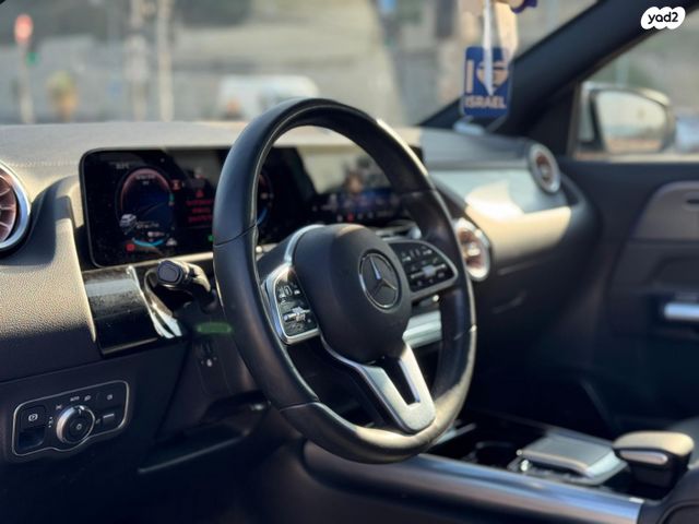 מרצדס-בנץ EQA