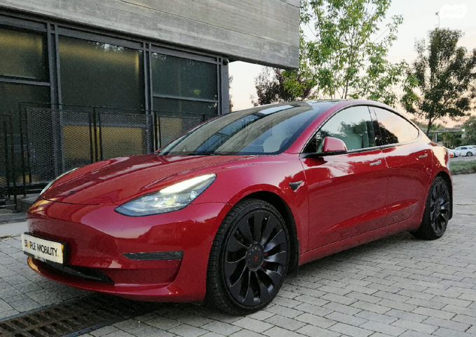 מודעת רכב טסלה מודל 3