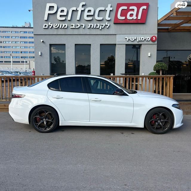 אלפא רומיאו ג'וליה