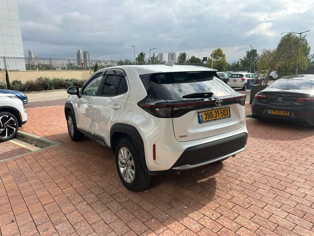 טויוטה יאריס קרוס