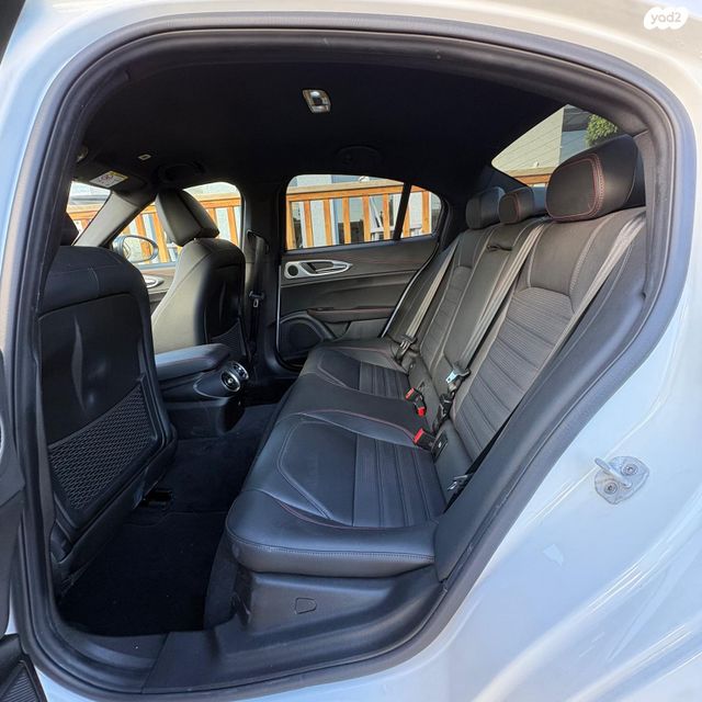 אלפא רומיאו ג'וליה