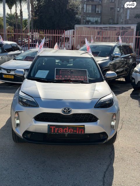 מודעת רכב טויוטה יאריס קרוס 1