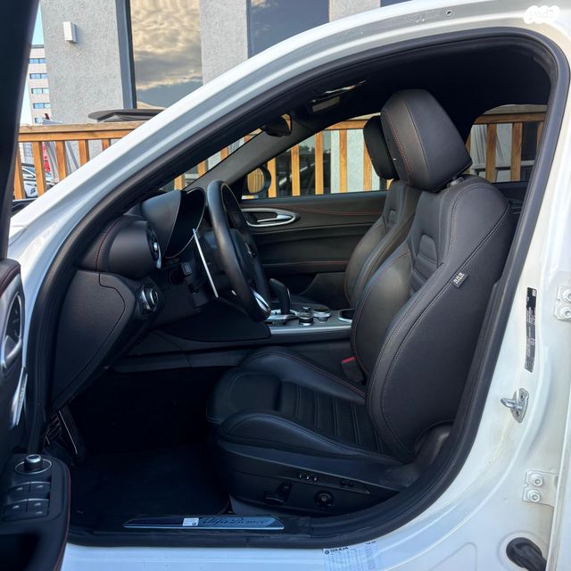 אלפא רומיאו ג'וליה