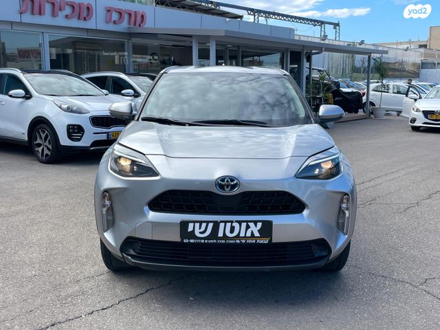 טויוטה יאריס קרוס