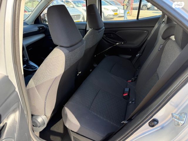 טויוטה יאריס קרוס