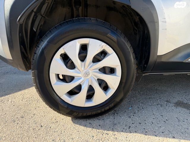 טויוטה יאריס קרוס