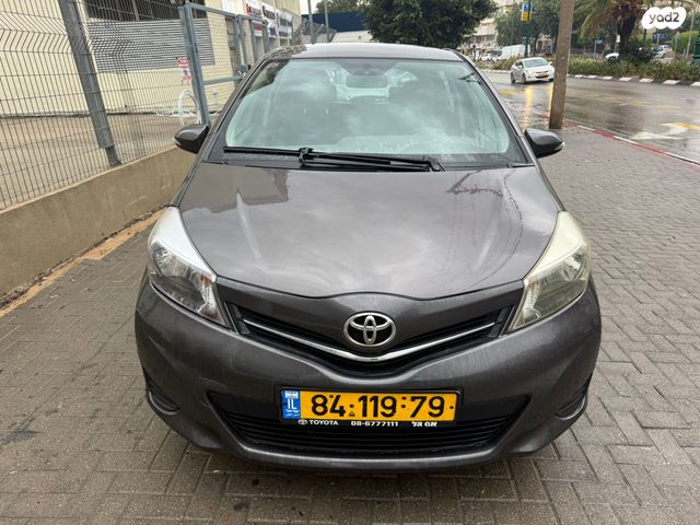 טויוטה יאריס