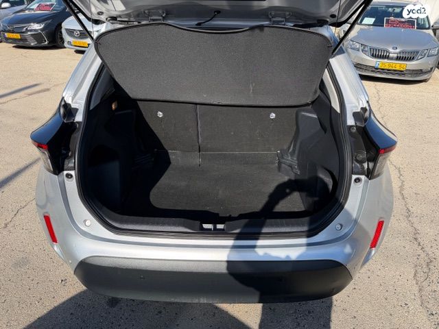 טויוטה יאריס קרוס