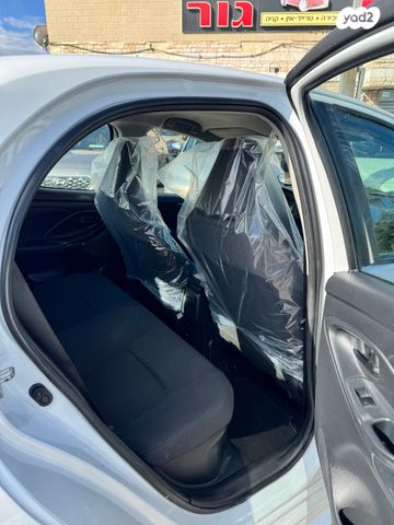 טויוטה יאריס