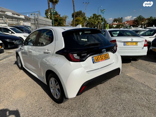 טויוטה יאריס