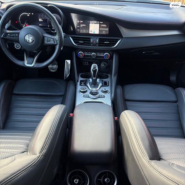 אלפא רומיאו ג'וליה