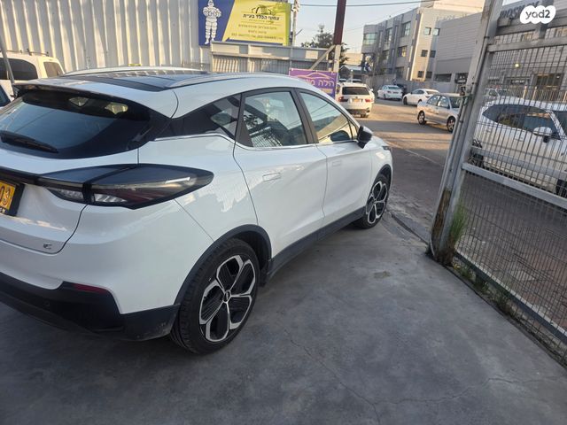 מודעת רכב ג׳ילי Geometry C 2