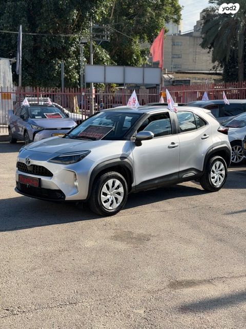 מודעת רכב טויוטה יאריס קרוס