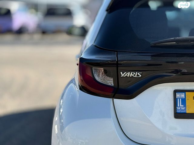 טויוטה יאריס