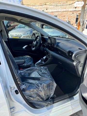 מודעת רכב טויוטה יאריס 1