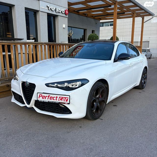 מודעת רכב אלפא רומיאו ג'וליה