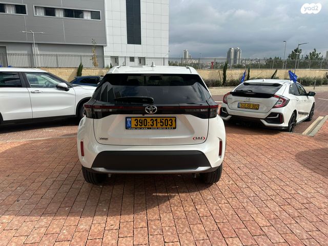 טויוטה יאריס קרוס