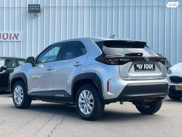 טויוטה יאריס קרוס