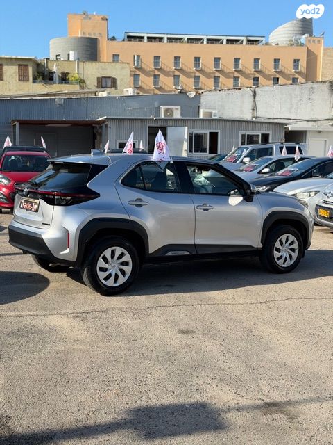 מודעת רכב טויוטה יאריס קרוס 2