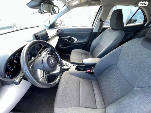 טויוטה יאריס קרוס