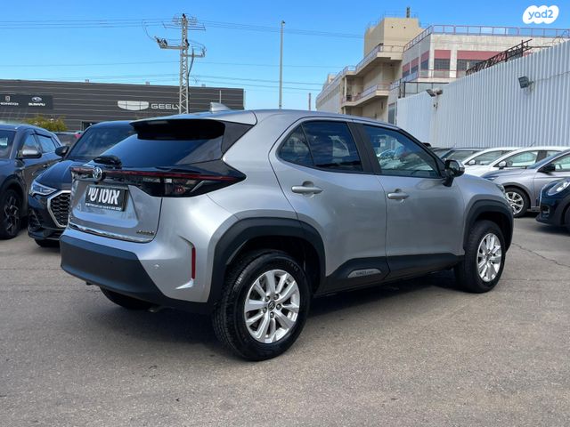 טויוטה יאריס קרוס