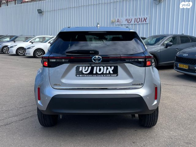 טויוטה יאריס קרוס