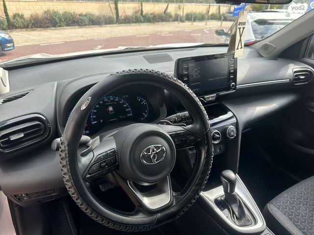 טויוטה יאריס קרוס