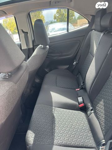 טויוטה יאריס קרוס