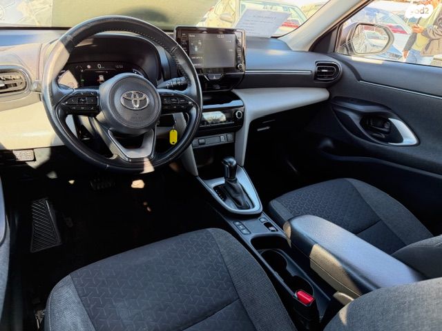 טויוטה יאריס קרוס