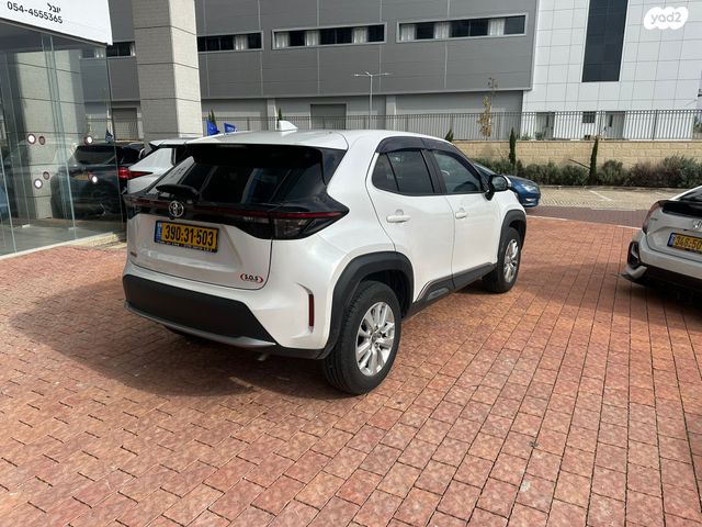 טויוטה יאריס קרוס