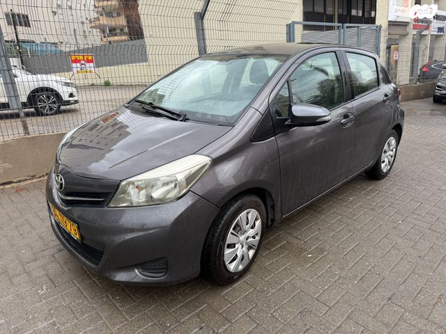 טויוטה יאריס