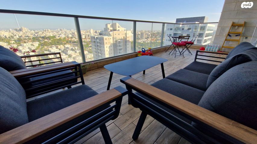 שולמית אלוני 9