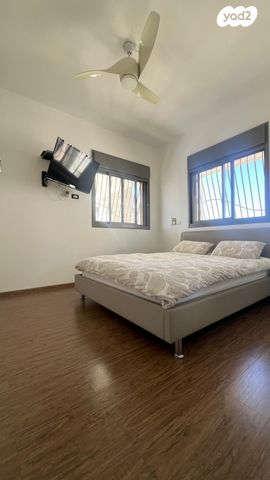 שושנה דמארי 24