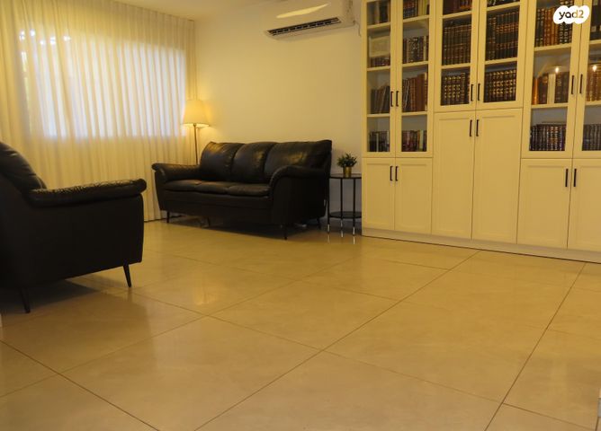 רחבת התור 11