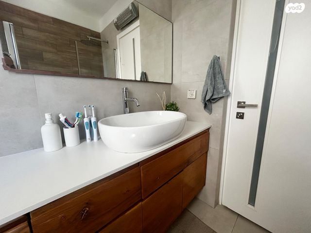 דירה, דרך אילות 4, גנים א', גני תקווה