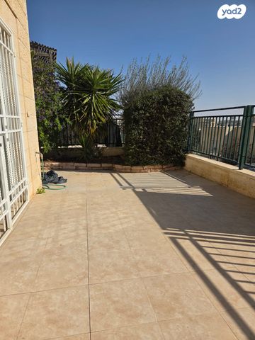 דו משפחתי, אמנון יואל פרידלר 16, פסגת זאב, ירושלים