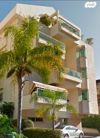 דירה, טרומפלדור 13, פועלים ד, כפר סבא