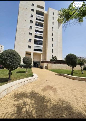 שושנה דמארי 16