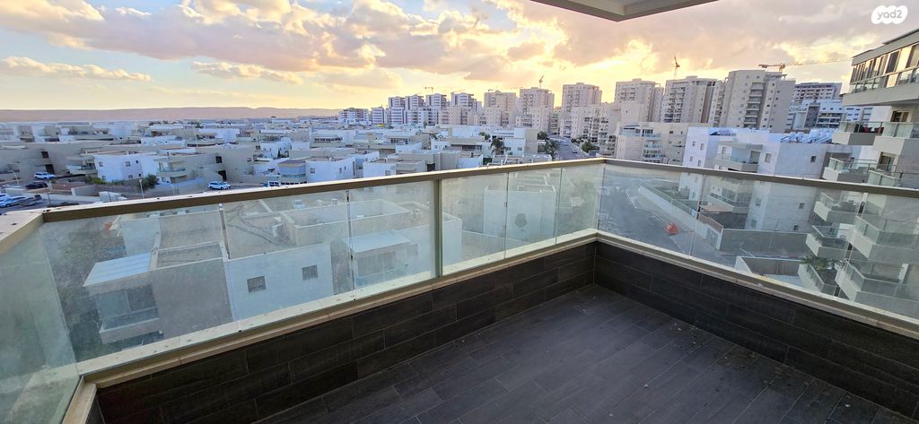 דירה, הרב אברהם קוק 29, השחר, דימונה