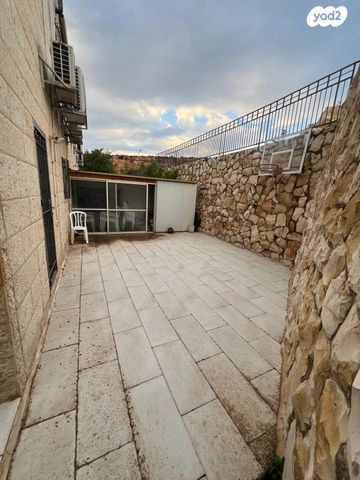 דו משפחתי, מדבר יהודה 1, עלמון, עלמון