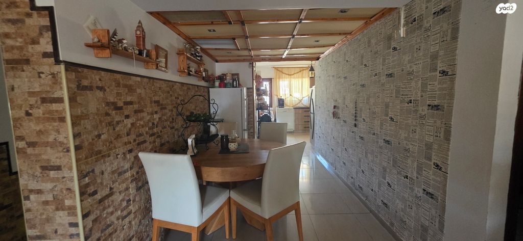 דו משפחתי, הערבה 9, נעורים, ערד