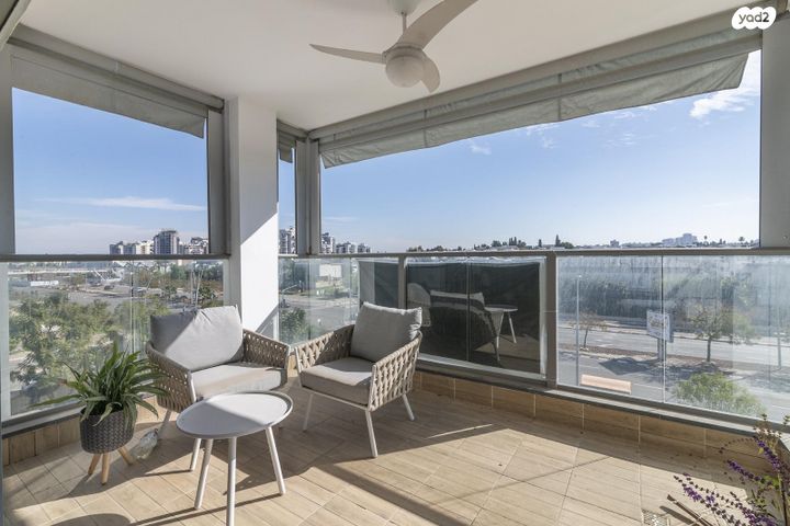 שולמית אלוני 1