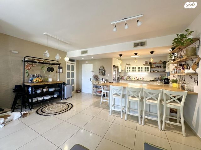 דירה, הפרחים 2, נווה גן, רמת השרון